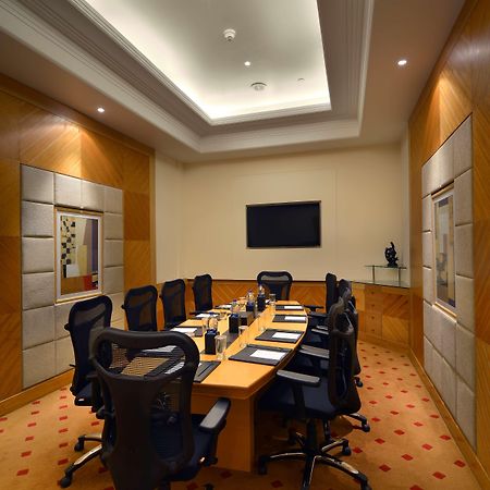 Park Plaza Gurgaon Ξενοδοχείο Επιχειρήσεις φωτογραφία A boardroom at a hotel