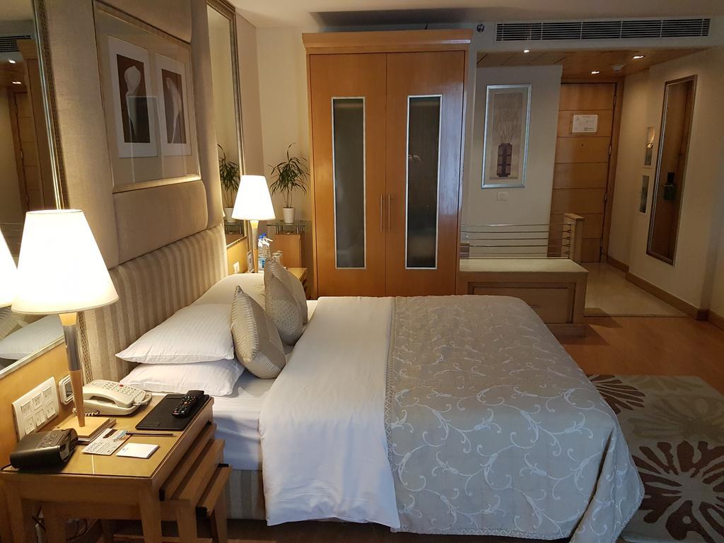 Park Plaza Gurgaon Ξενοδοχείο Εξωτερικό φωτογραφία A room at the Taj Mahal Palace