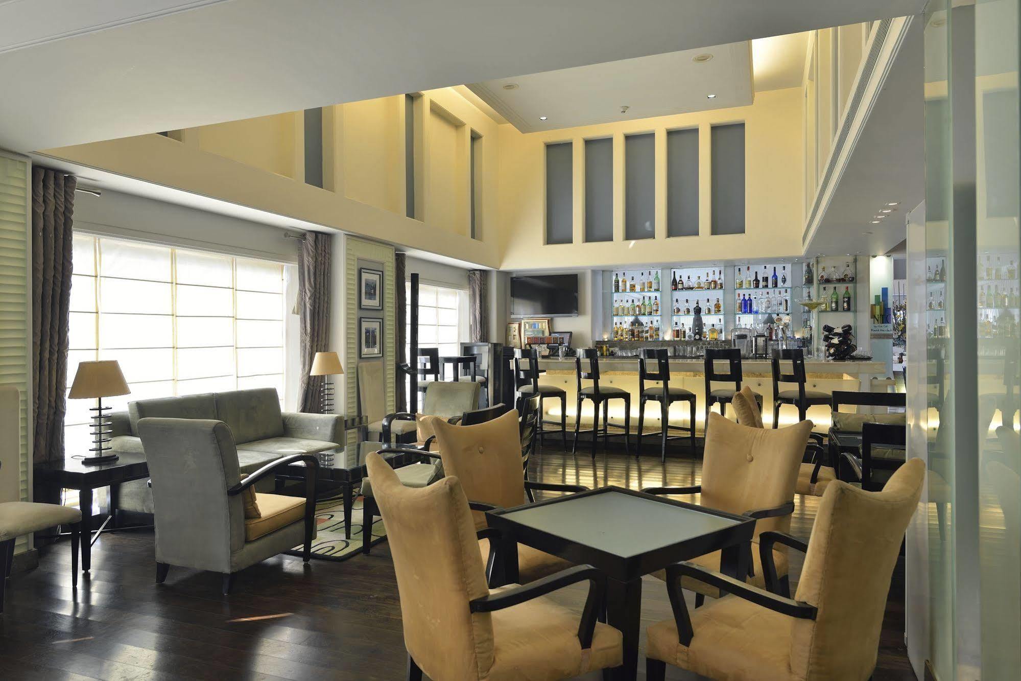Park Plaza Gurgaon Ξενοδοχείο Εξωτερικό φωτογραφία The bar at the hotel